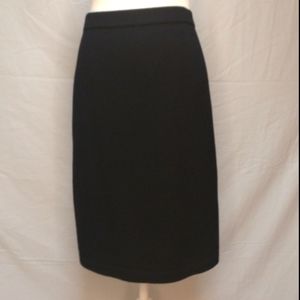 St. John Basics classic knit skirt like new